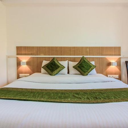 Treebo Trend Golden Nest Hotel Тане Екстериор снимка