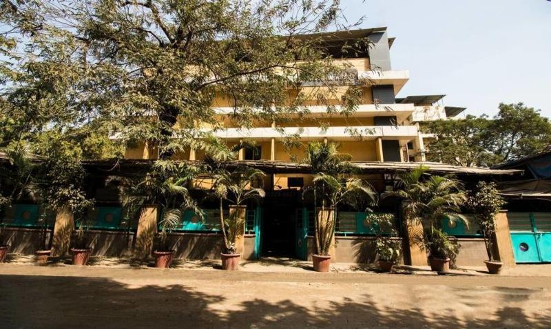 Treebo Trend Golden Nest Hotel Тане Екстериор снимка
