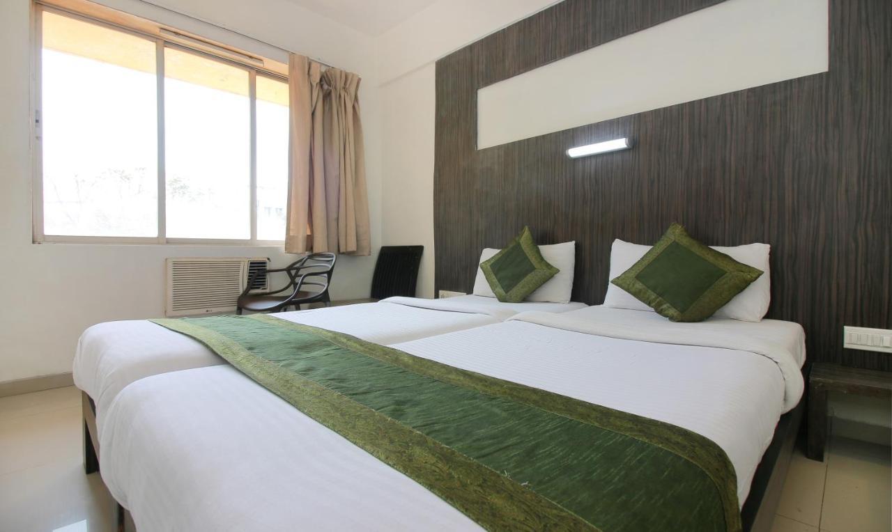 Treebo Trend Golden Nest Hotel Тане Екстериор снимка