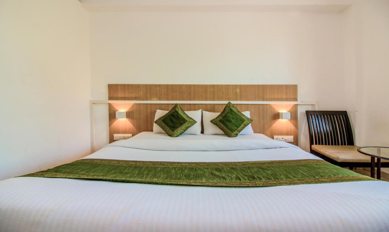 Treebo Trend Golden Nest Hotel Тане Екстериор снимка