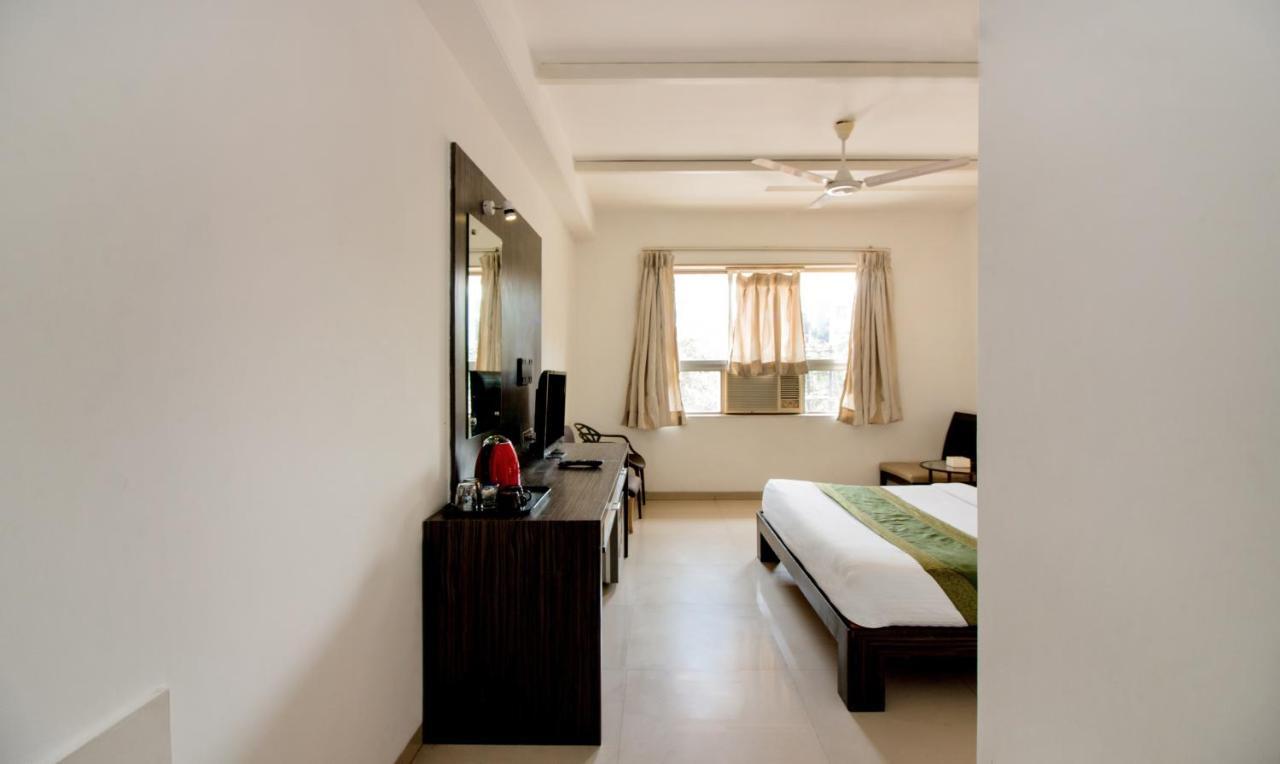 Treebo Trend Golden Nest Hotel Тане Екстериор снимка