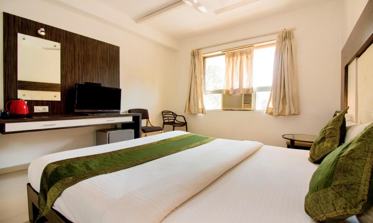 Treebo Trend Golden Nest Hotel Тане Екстериор снимка